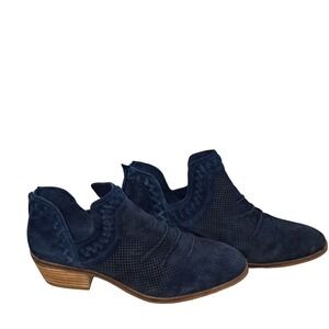 Vince Camuto navy blue suede round toe bootie size 9.5
